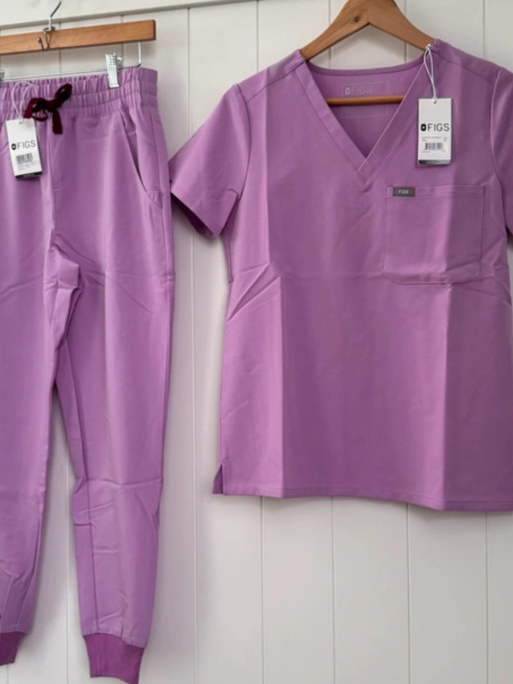 FIGS Lavender Women's V-Neck Scrub Top and Jogger Set